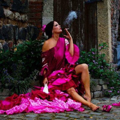 Rauchende Flamencotänzerin